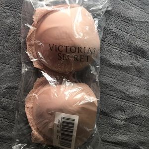 34DDD never used Dream Angels Bra